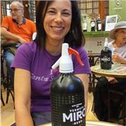 Tengo el nivel C1 de catalán.  Actualmente, a parte de trabajar por las mañanas, soy voluntaria en una fundación prestándome a ayudar a niños y niñas en sus tareas escolares de primaria y secundaria.